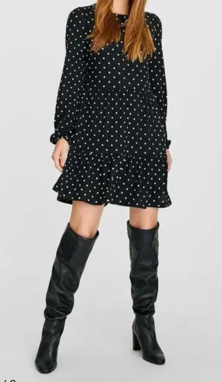 Vestido negro corto lunares