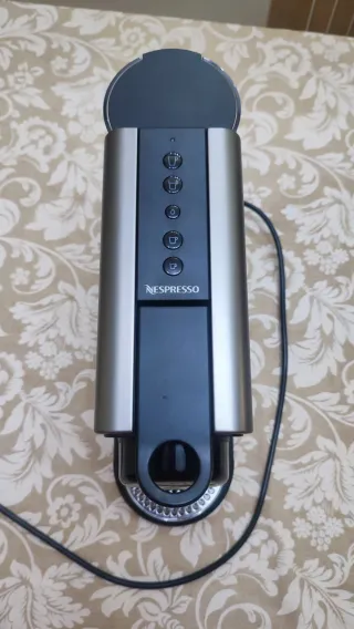 Cafetera Nespresso Citiz Platinum C140 Titan nueva