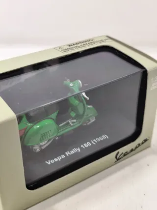 Modellino Vespa Rally 180 (1968) 1:32