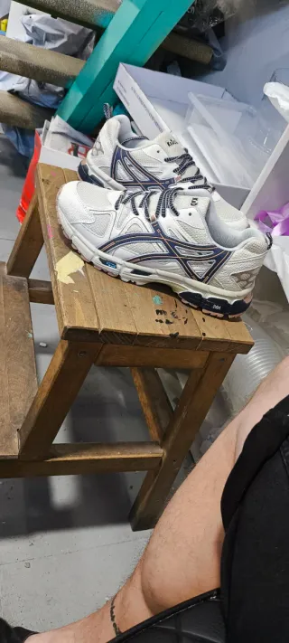 Deportivas ASICS blancas y azules