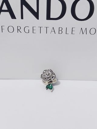 Charm Pandora Rosa con Cristales Verdes
