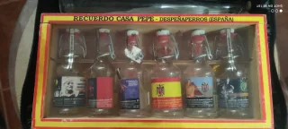 Set di 6 bottiglie di liquore + 2 bottiglie grandi
