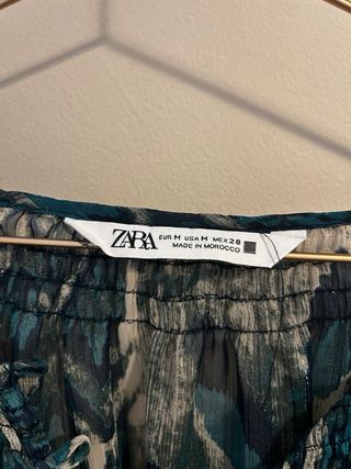 Blusa ZARA multicolor y falda 