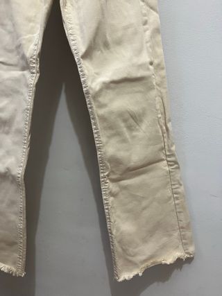 Vaqueros campana Stradivarius beige