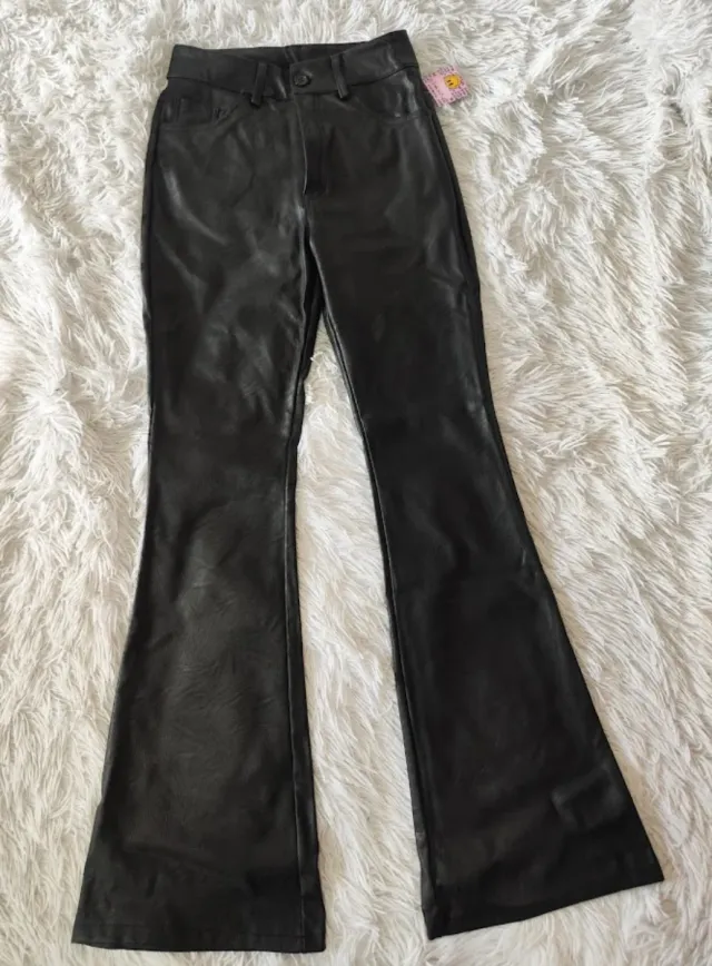 Pantalón campana polipiel negro
