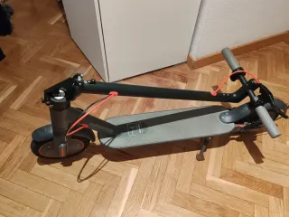 Patinete Eléctrico AOVOPRO + Cargador