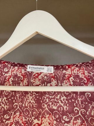 Blusa fluida con nudo estampado