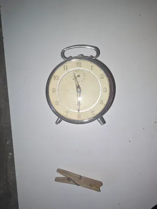 Reloj despertador antiguo de mesa