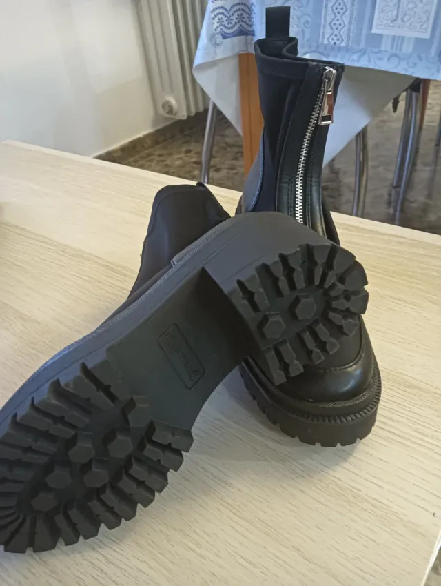 Botas negras con cremallera