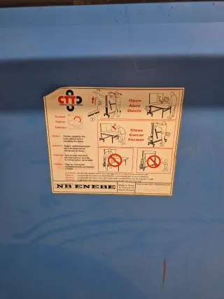 Tavolo da ping pong da esterno blu