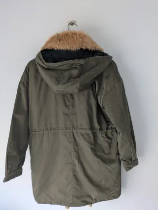 Parka verde mujer con cuello de pelo
