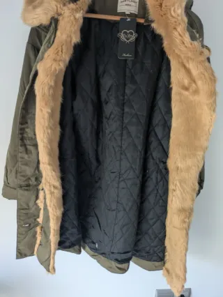 Parka verde mujer con cuello de pelo