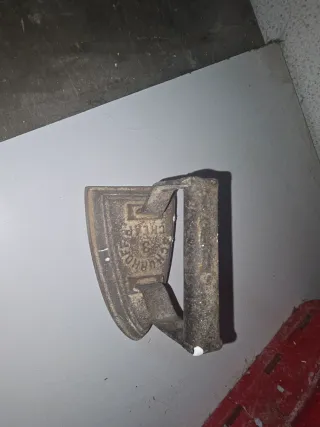 Antigua plancha de hierro fundido