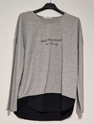 Camiseta Gris con Detalle Negro