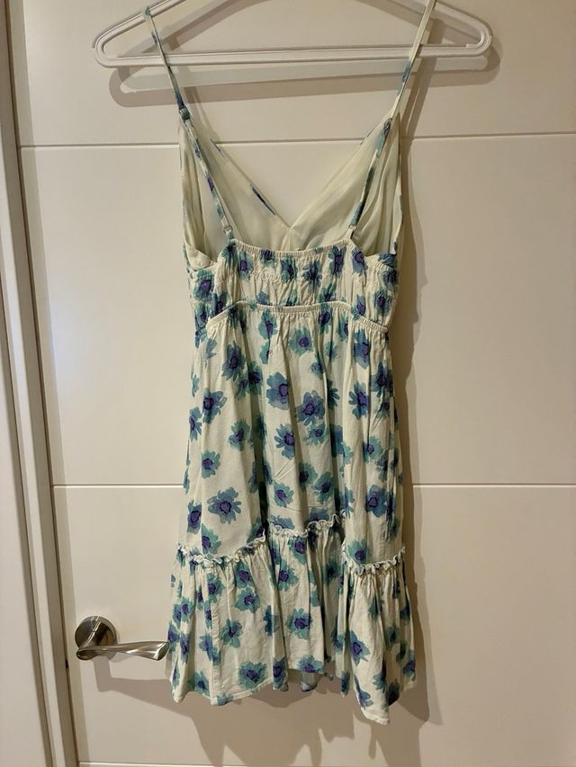 Vestido floral Pull&Bear blanco y morado