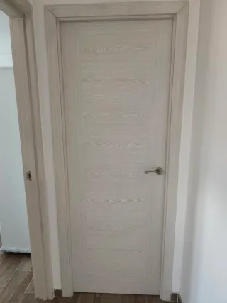  Puertas interior madera clara