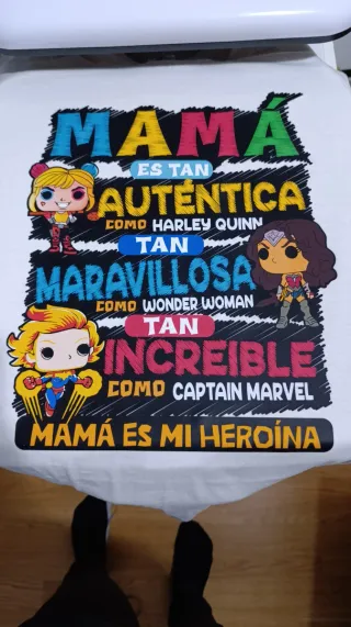 Camiseta Mamá es mi heroína
