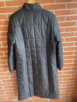 Parka larga acolchada negra
Steilmann