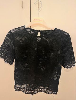 Top encaje negro guess