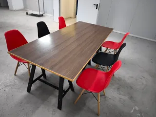 Mesa caballetes y 6 sillas