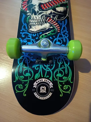 Tabla de Skate con Diseño Calavera y Serpiente