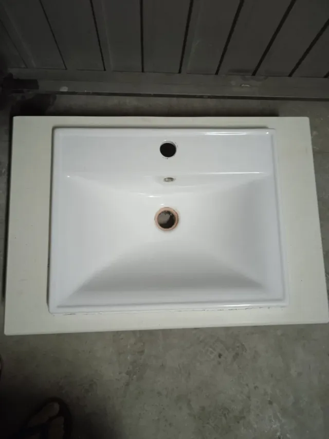 Lavabo de porcelana con piedra