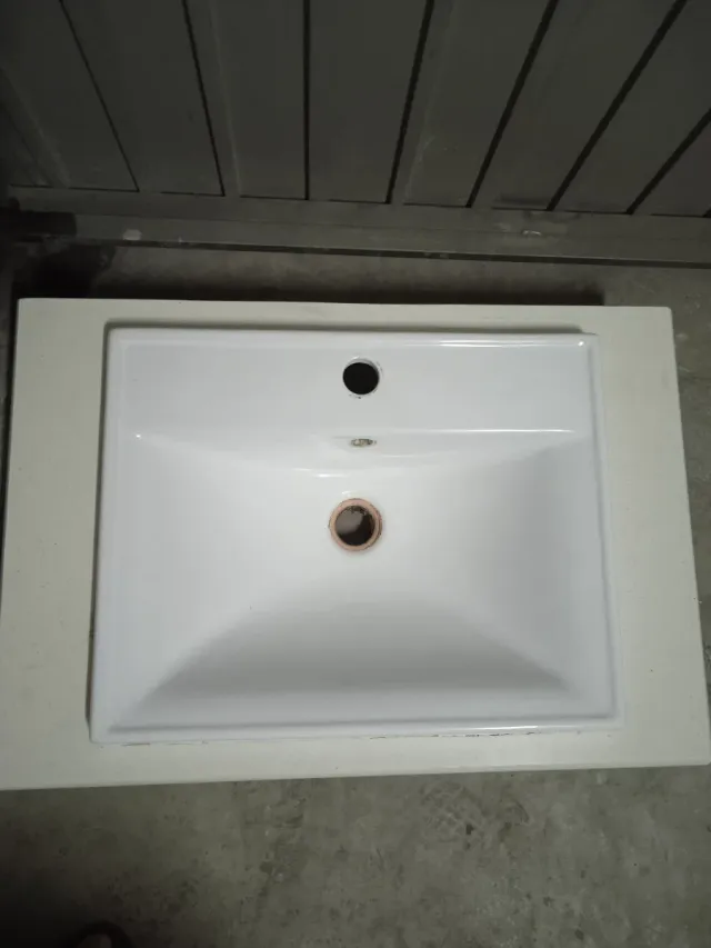 Lavabo de porcelana con piedra
