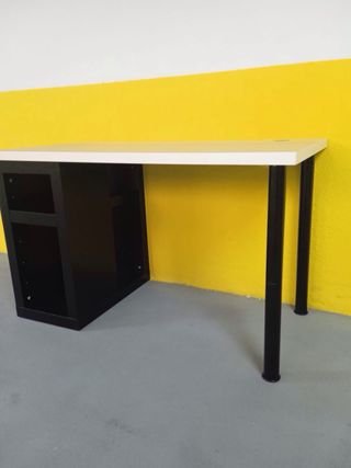 Mesa de oficina madera y metal