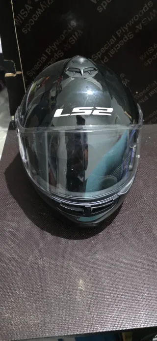 Casco de moto LS2 negro