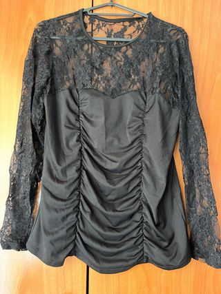 Camiseta negra encaje manga larga