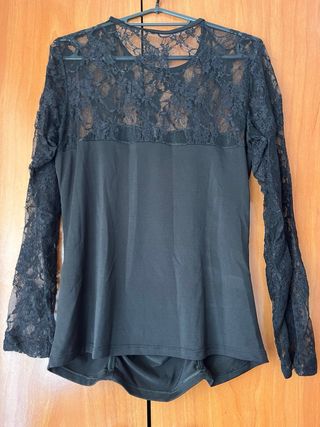 Camiseta negra encaje manga larga