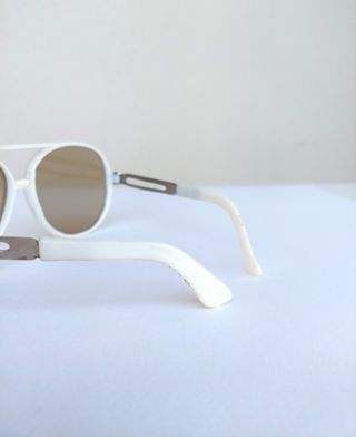 Occhiali da sole vintage bianchi e marroni