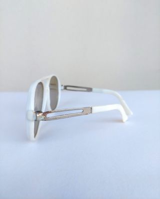 Occhiali da sole vintage bianchi e marroni