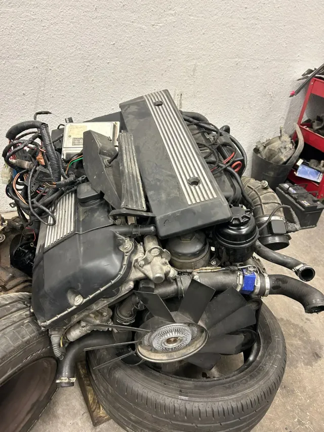 Motor BMW M54B30