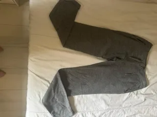 Pantalones grises
