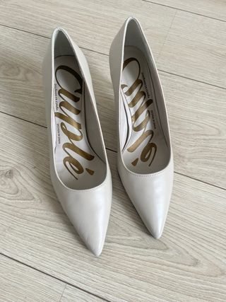 Zapatos de salón grises talla 40 de piel. 