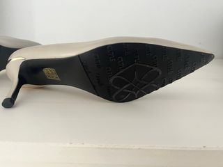Zapatos de salón grises talla 40 de piel. 