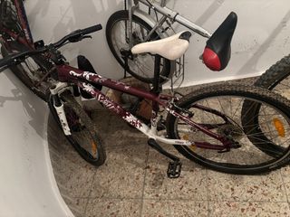 Bicicleta Scott Morada con Diseño Blanco
