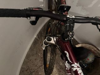 Bicicleta Scott Morada con Diseño Blanco