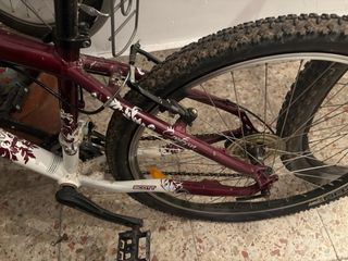 Bicicleta Scott Morada con Diseño Blanco