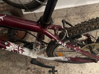 Bicicleta Scott Morada con Diseño Blanco