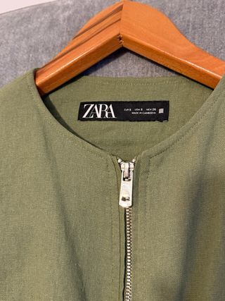 Chaqueta Zara verde oliva bomber