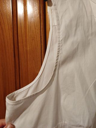 Camisa blanca sin mangas