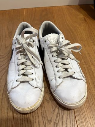 Zapatillas Nike Blancas y Negras