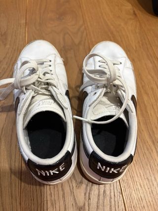 Zapatillas Nike Blancas y Negras
