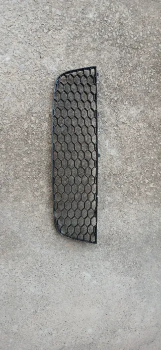 Rejilla inferior VW Golf V GTI