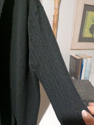 Abrigo largo de punto, talla  única tiene cuerpo 