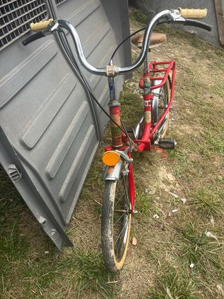 Bicicleta antigua roja