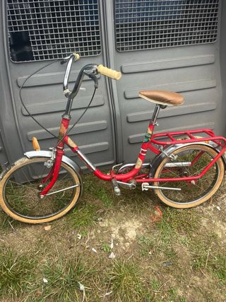 Bicicleta antigua roja