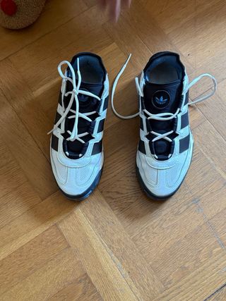 Zapatillas Adidas Hombre Negras y Blancas